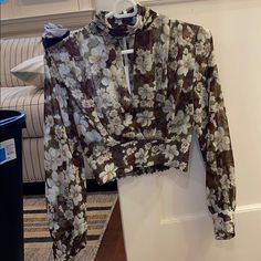 Nwt Zara Floral Brown And White And Green Cropped Blouse With Button Closure Behind The Neck Size Xs New Season!!! Never Been Worn Before!!! Beautiful Floral Design And Opening In The Front And Back!! Cropped Blouse, Crop Blouse, White Blouse, Zara Tops, New Season, Floral Design, Top Blouse, Zara, Womens Tops