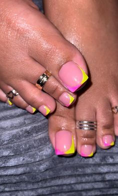 Gel Polish Pedicure Designs, Nails Design For Toes, Short Nails Bright Colors, Toe Polish Colors, Ombré Toe Nails, Orange Toes Black Women, Yellow French Tip Toes, Orange French Tip Toes, Summer Foot Nails 2024