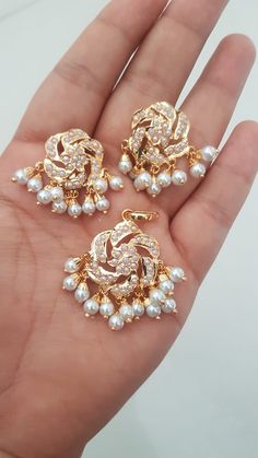 Gold Earrings Studs Simple, Angourie Rice, Hyderabadi Jewelry, Bridal Jewelry Sets Brides, Gold Tops, Locket Design, Bridal Necklace Designs