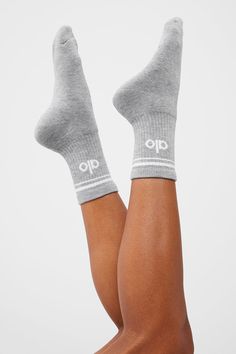 Instant classic. The Unisex Half-Crew Throwback Sock has all the features of a fave: a super-soft feel, comfy cushioning and classic stripe detail. Wear it tall or scrunched with leggings or shorts and your go-to sneakers. Comfy cushioning Alo Yoga Socks, Sweatpants And Sweater, Gray Accessories, Yoga Socks, Fabric Sale, Back Women, Kendall + Kylie, Sweaters Knitwear, Alo Yoga