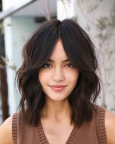 Long Curtain Bangs, Long Shiny Hair, Bangs With Medium Hair, Short Brown Hair, How To Style Bangs, Short Hair With Bangs, Haircuts With Bangs