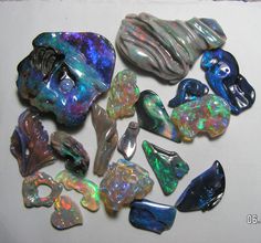 Lots of opal carvings :) By Daniela L'Abbate Art Carved, Cool Rocks, Art Style Inspiration, Minerals And Gemstones, Rocks And Gems, Precious Gems, Stone Carving, Crystal Gems