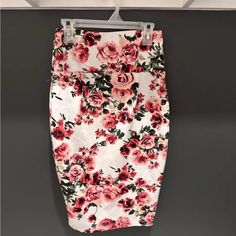 This Beautiful Pencil Skirt From Love J Usa Is A Must-Have Addition To Any Fashion-Conscious Woman's Wardrobe. With A Stunning Floral Pattern, This Knee-Length Skirt Is Perfect For Both Casual And Formal Occasions. It Features A Straight And Pencil Style, Making It A Versatile Item That Can Be Dressed Up Or Down. Available In Size Small, It Is Perfect For Women Who Appreciate High-Quality Clothing That Is Both Stylish And Comfortable. The Skirt Is New Without Tags, Making It A Great Opportunity To Add A High-Quality Item To Your Collection At An Affordable Price. 150 Floral Pencil Skirt, Women's Wardrobe, Knee Length Skirt, Formal Occasion, Quality Clothing, Pink Ladies, Pencil Skirt, Floral Pattern, Knee Length