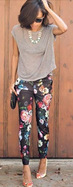 Floral Pants Top Grey Tee Loose 2015 Fashion Trends, Clothes Fall, Floral Trousers, New Street Style, Street Style Trends, Maxi Skirts