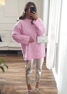 Metallic Pants Outfit, Silver Metallic Pants, I Love Pink, Smart Casual Women, Metallic Pants, Y2k Vibes, Coachella Outfit, Country Concerts, Summer Styles