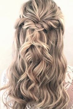 Obsessed with one bridal hair look half up half down. Stay tuned for more ideas, and comment on your favorites. Romantic Braid, Bridal Hair Half Up, Flower Girl Ideas, Vintage Curls, Taylor Wedding, Beautiful Bridal Hair, Wedding Day Hair, Boho Twists, Vintage Waves