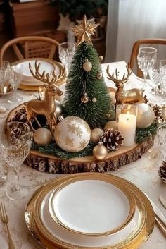 Rustic Christmas Table Display, Round Table Setting Christmas, Holiday Party Table Decor Centerpiece Ideas, Diy Christmas Table Settings, Wood Bowl Christmas Centerpiece, Small Round Dining Table Christmas Decor, Christmas Party Centerpieces Round Table, Square Table Christmas Centerpiece, Christmas Tea Party Ideas Table Decorations