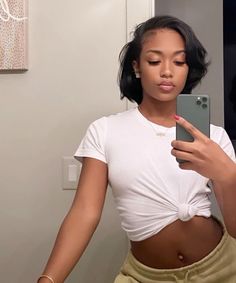 Silk press bob, short hairstyle, short hair inspo, black girl hair, natural hair, natural make up, black girl mirror selfie Hailerose Instagram, Natural Short Bob For Black Women, Pressed Hairstyles, Bob Pendek, Bob Hairstyles For Black Women, Hair Bobs, Silk Press Hair