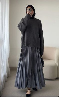 Skirt Outfits Hijab Winter, Grey Skirt Outfit Winter, Grey Outfit Hijab, Grey Hijab Outfit, Gray Skirt Outfit, Pleated Mini Skirt Outfit, Fashion Identity, Elegant Summer Dresses