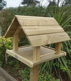 Charming Bird House. Bird Feeder Station, Wood Bird Feeder, Bird Feeder Plans, Wooden Bird Feeders, Bird Table, Bird Tables, Bird Houses Ideas Diy, Homemade Bird Feeders, Bird House Feeder