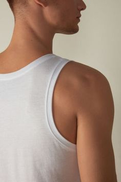 Crew neck tank top in 100% Extra-Fine SUPIMA® Cotton. Incredibly soft and breathable, this premium fiber offers excellent elasticity. The structure of the fabric means it will last wash after wash. A simple, comfortable style that's ideal for any occasion, whether worn as an undershirt or as an everyday shirt. Basic Seamless Tops For Loungewear, Fitted Sleeveless Tops With Soft Touch, Fitted Sleeveless Soft Touch Top, White Seamless Crew Neck Tank Top, Casual Solid Top With Seamless Design, Casual Seamless Tank Top For Loungewear, Stretch Sleeveless Tops With Soft Touch, Seamless Scoop Neck Summer Top, Stretch Soft Touch Tops For Everyday