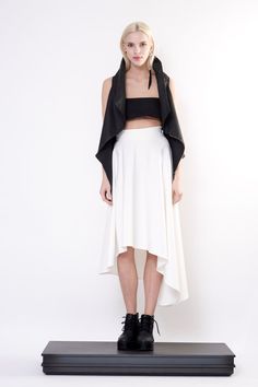 Fitted White Outerwear For Festival, Sleeveless Festival Outerwear, Black Sleeveless Festival Vest, Chic Fitted Outerwear For Festivals, Chic Fitted Festival Outerwear, Fitted Sleeveless Outerwear For Festival, Sleeveless Outerwear For Summer Festivals, Summer Festival Sleeveless Outerwear, Chic Black Festival Outerwear