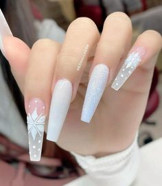 #nails #nailsideas #nailsdesign #nailsart #summernails #summernail #nail #naildesigns #nailart #nailsinspiration #nailsacrylic #acrylicnaildesigns #cutenailsacrylic #coffin nails Winter Christmas Nails, Nail Noel, Nail Art Noel, Nails Creative, Nails Acrylic Coffin, Snowflake Nails, Winter Nail Designs