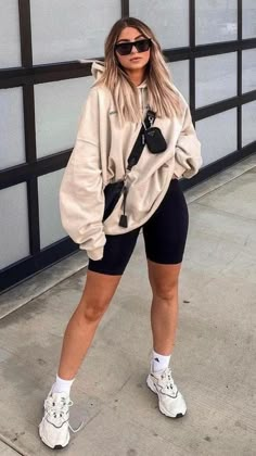 SEO Adrette Outfits, Modele Fitness, Looks Street Style, Athleisure Outfits, Looks Chic, Sporty Outfits, Airport Outfit, Fashion Streetwear