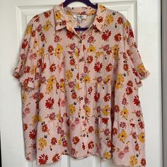 Moa Moa Floral Print Short Sleeve Blouse. Size 2x. Light Pink With Orange And Yellow Flowers. Pink Button-up Top For Summer, Feminine Pink Summer Shirt, Feminine Pink Shirt For Summer, Pink Summer Button-up Tops, Pink Button-up Summer Tops, Pink Floral Print Summer Shirt, Feminine Pink Floral Print Shirt, Pink Relaxed Fit Blouse For Daywear, Pink Floral Print Short Sleeve Blouse