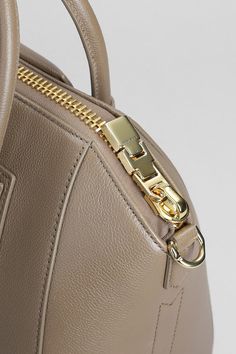 Antigona small Hand bag in taupe leather, Height 240 mm, Width 340 mm, double handle, detachable shoulder strap, embossed logo, zip clousure, 100% leather, Made in ItalyGender: WomenMaterial: LEATHERColor: BrownMade in: FRProduct ID: 392824_BB50TPB20R*Import tax/duty will be calculated at checkout (If applicable) Luxury Beige Satchel With Zipper Closure, Designer Beige Satchel With Zipper Closure, Taupe Leather Bag With Zipper Closure, Leather Satchel In Taupe, Leather Taupe Satchel, Business Bag In Taupe With Detachable Strap, Business Bags In Taupe With Detachable Strap, Business Taupe Bag With Detachable Strap, Business Taupe Bags With Detachable Strap