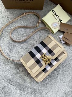 Pretty Hurts, Burberry Purse, Luxury Bags Collection, Classic Bags, Burberry Handbags