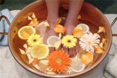 Beautiful foot bath! via Lella Hammam Moroccan Bath  Day Spa Foot Soak Recipe, Aromatherapy Recipes, Foot Soak, Foot Spa, Spa Day At Home, Diy Spa, Spa Party, Foot Massage, Manicure Y Pedicure