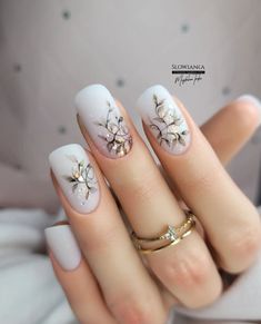 Spring Nails With Flowers, Nail Art Aesthetic, Nails With Flowers, Trends Nails, Inspiration Nails, Korean Nail Art, Golden Nails, Nails Trends, Cute Spring Nails