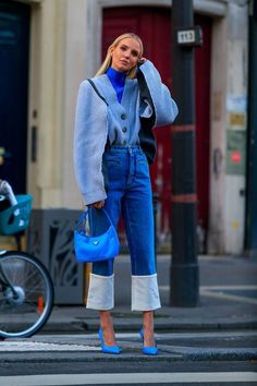 Jeans Trend, Look Jean, Moda Chic, Looks Street Style, Outfit Trends, Blue Outfit, Mode Inspo, 가을 패션, Colourful Outfits