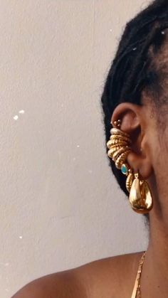 "Beautifully crafted ear cuffs that curves around and hugs the ear. These ear cuff sits comfortably on the ear and can be worn high or low. Perfect for my pierced and non-pierced queens.  DETAILS: Gold plated Sizes: 1\"L Available as a single cuff(1) or pair(2).  *Packaged for gift giving. *Sold individually. All other earrings sold separately.  Return to shop: Afrohemien.etsy.com Like and Follow Afrohemien for updates, sales, coupons. Instagram/Blog: instagram.com/Afrohemien Tumblr: Afrohemien.tumblr.com Facebook: www.facebook.com/Afrohemien Twitter: twitter.com/Afrohemien" Minimalist Ear Cuff, Dope Jewelry Accessories, Dope Jewelry, Funky Jewelry, Blog Instagram, Jewelry Lookbook, Ear Cuffs, Instagram Blog, Jewelry Inspo