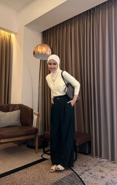 White Hijab Outfit, Semi Formal Outfits For Women, Hijabi Ootd, Fashion Hijab Outfits, Clean Fashion