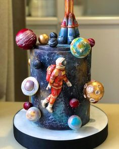 a cake made to look like an outer space rocket with astronauts and planets on it