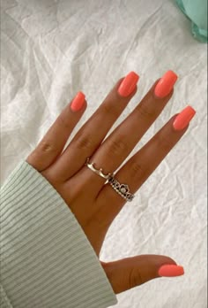 Plain Summer Nails Acrylic, One Color Nails Simple Summer, Solid Gel Nail Color Ideas Spring, Solid Colored Acrylic Nails, Summer Nails 1 Color, Acrylic Nail Designs Solid Colors, Summer Plain Color Nails, Summer Nails Monochrome, Summer Nails Inspiration 2024