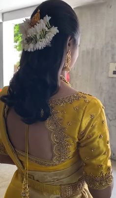 Butta Hand Blouse Designs, Magam Work On Pattu Blouse, Back Neck Designs For Pattu Blouses, Maggam Work Blouse Designs Bridal Indian Weddings, Gold Blouse Maggam Work, Pattu Blouse Back Neck Designs Pattern, Yellow Maggam Work Blouses, Muhurtham Blouse Designs, Yellow Blouse Maggam Work