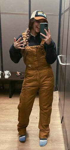 Working Overalls Women, Working On A Farm Outfit, Womans Carhartt Overalls, Women's Overalls Outfits, Farm Work Outfits Women, Cargarte Overalls Outfit, Trades Women Outfit, Carhart Overalls Women, Carhartt Women Outfits Overalls