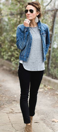 Woman’s Winter Work Outfits, Jean Jacket Outfits With Black Jeans, Womens Casual Comfy Outfits, 2023 Outfits Trends Winter, Denim Outfit Inspiration, Easy Spring Style, Black Leggings And Jean Jacket Outfit, Casual Work Outfits Fall Jeans, Structured Casual Style