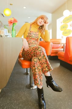 70s Outfit Inspiration Vintage, Comfy Outfits Colorful, Artistic Look Outfit, Fun Colourful Outfits, Colorful Eclectic Fashion, Retro Colorful Outfits, Eclectic Fashion Vintage, Eclectic Outfits Aesthetic, Colorful Vintage Outfits