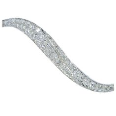 Made popular by the world famous House of Van Cleef & Arpels, this Flame motif diamond set platinum piece backed with 18K yellow gold can be worn as either a brooch or hair barrette. In total it has 54 fine white diamonds. The total diamond weight is estimated to be 3.80 cts with the overall color and clarity to be approximately G/I (near colorless), and very slightly included to the first and second degrees,(VS1-2). The piece weighs 11.7 grams, is 3 inches in length and varies in width from 1/8 Van Cleef & Arpels, Fine Jewels, Van Cleef Arpels, Gold Bar, Diamond Set, Van Cleef, Vintage Brooch, Hair Barrettes, World Famous