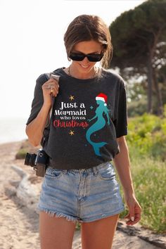 This Mermaid Christmas shirt is a perfect beach Christmas shirt for anyone enjoying a coastal Christmas including a Hawaiian Christmas. This is a perfect Xmas gift for a beach lover. Wear this cute Christmas tee throughout the holiday season. Outfits For Beach Pictures, Girls Weekend Shirts, Mermaid Christmas, Wine Shirt, Beach Tanks Tops, Hawaiian Christmas, Halloween Wine, Funny Christmas Tshirts, Halloween Top