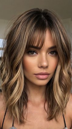 Best Techniques for Piecey Lob Cool-Toned with Lob Haircuts with Balayage 🦋 Hair Cuts For Thick Hair, Haircuts With Balayage, Wavy Lob Haircut, Lob Haircut Layered, Balayage Lob, Chic Hairstyle, Hair Highlights And Lowlights, Honey Blonde Hair