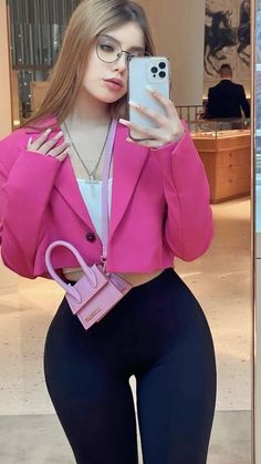 Miranda león ❤︎︎ Formal Chic, Looks Party, Curvy Women Jeans, Cute Simple Outfits, Fashion Fits, Office Outfits, Bollywood Fashion, Barbie Clothes, Outfits Casuales