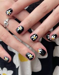 8. Cute daisy on black short nails If you’re always sticking to nude nail polish, you aren’t alone. We love nude nails too but... Black Nail Art, Daisy Nails, Short Nails Art, Nails Easy, Black Nail Designs, Nail Swag, Short Nail Designs, Black Nail, Nails Simple