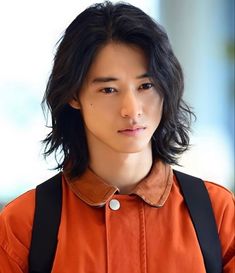 Yamazaki Kento, Short Hair Tomboy, Chica Cool, Long Wavy Hair, Hair Reference, Asian Hair, Long Hair Styles Men, Pretty Men, Barber Shop