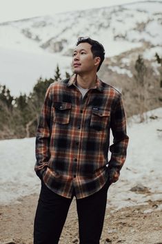 Blending mountain performance with ocean style, our Deadline Tek Flannel outfits you with versatile features and daily comfort. With a soft thick cotton body paired with merino wool blended side gussets, this flannel keeps you warm without overheating - allowing you to be comfortable throughout your day. Long Sleeve Flannel Shirt For Outdoor, Casual Outdoor Fall Flannel Shirt, Casual Fall Flannel Shirt For Outdoor, Brown Relaxed Fit Flannel Shirt For Winter, Casual Wool Flannel Shirt With Pockets, Casual Wool Flannel Shirt For Fall, Winter Brown Relaxed Fit Flannel Shirt, Plaid Tops With Pockets For Outdoor, Casual Winter Hiking Tops