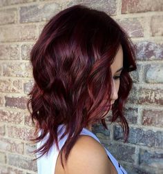 Wavy Layered Burgundy Lob Mahogany Hair, Rambut Brunette, Dark Red Hair, Spring Hair Color, Winter Hair Color, Burgundy Hair, Spring Hairstyles