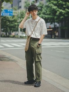 Streetwear Men Outfits Street Fashion, Japanese Street Fashion Men, Outfit Cowok, Men's Workwear, Japanese Mens Fashion, Ropa Upcycling, Cargo Outfit, Japan Streetwear