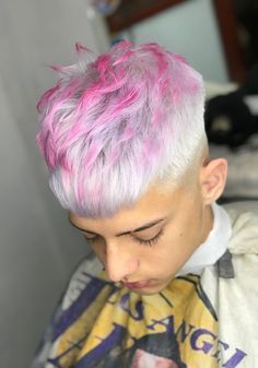 Hair highlights for men involve streaks or small portions of hair dyed a different color. Discover more pink haircuts for men. Mens Split Dye, Boy Hair Color, Pastel Pink Hair Men, Hair Color Man, Mens Hair Color, Men’s Colored Hair, Men Colored Hair, Colored Hair Men