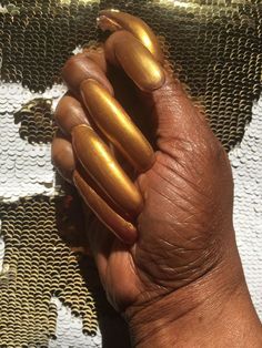 Very Ugly Nails, Cute Basic Almond Nails, Long Nails Almond Design, Almond Nails Ideas French Tip, Sparkly Gold French Tip Nails, French Nail Designs Glitter, Nails Acrylic For Prom, Aesthetic Gold Nails, Nails To Match Gold Dress