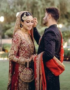 Barat Couple Poses, Shaadi Couple Poses, Pakistani Wedding Shoot Couple, Bride Groom Photoshoot Pakistani, Pakistani Wedding Shoot, Shadi Photoshoot, Pakistani Wedding Couple, Wedding Ruins, Indian Wedding Baraat