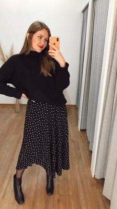 Polka Dot Skirt Outfit Winter, Polka Dots Skirt Outfit, Black Polka Dot Skirt Outfit, Dots Skirt Outfit, Mid Skirt Outfits, Aesthetic Pictures Wallpaper, Polka Dot Skirt Outfit, Dot Skirt Outfit, Polka Dot Dress Outfit