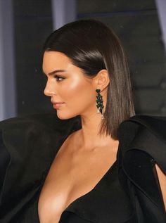 pin: dasha🕊 Kylie Jenner Short Hair, Stile Kendall Jenner, Jenner Hair, Kendall Jenner Makeup, Kylie Jenner Hair, Jenner Makeup, Kim K Style, Kardashian Kollection, Kendall And Kylie Jenner