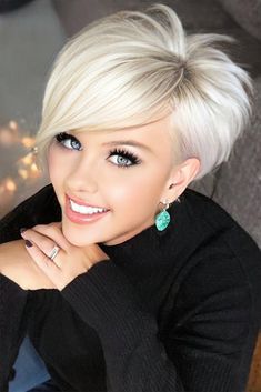 Longbob Hair, Styles Braids, Pixie Haircut For Thick Hair, Short Hair Trends, Growing Out Short Hair Styles, Short Hair Undercut, Edgy Short Hair