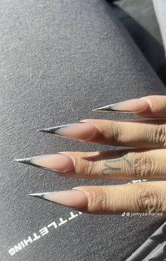 Stiletto Silver Nails, Pointy Nail Ideas, Stiletto Nails Black Women, Classy Stiletto Nails, Long Pointy Nails, Stiletto Nails French Tip, Silver Stiletto Nails, Stilleto Nails Long, Square Stiletto Nails