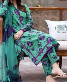 Cotton Lawn Suits, Shirt Shalwar Designs Women, Karandi Dress Designs, Pakistani Kurti Designs Latest Cotton, Square Neck Designs For Kurtis, Kameez Design For Women, Frok Designs For Women Unique, Cotton Lace Design On Suits, Lace Designs On Suits