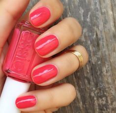 Essie Peach Daiquiri, Peach Daiquiri, Essie Nails, Coral Nail Polish, Essie Colors, Peach Nails, Coral Nails